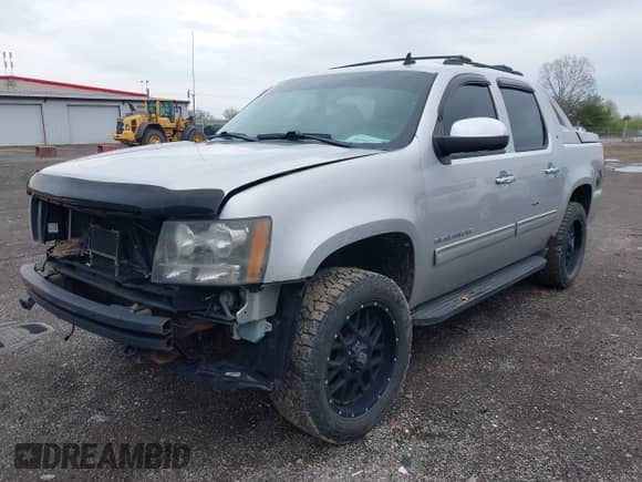 2011 Chevrolet Avalanche LT с VIN 3GNTKFE39BG212642, выставлен на аукционе IAAI как лот 41951335 с пробегом 221 950 миль миль и . История ставок и продаж доступна на DreamBid. Изображение 18.