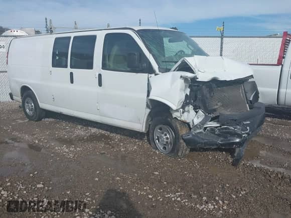 2018 Chevrolet Express Cargo z VIN 1GCWGBFP9J1262486, wystawiony jako IAAI lot #41292552 z przebiegiem 101 709 mil mil oraz . Historia ofert i sprzedaży dostępna na DreamBid. Obrazek 1.