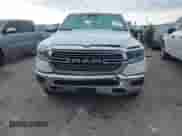 2021 Ram 1500 Laramie z VIN 1C6SRFJMXMN705990, wystawiony jako IAAI lot #41155618 z przebiegiem 89 518 mil mil oraz . Historia ofert i sprzedaży dostępna na DreamBid. Obrazek 13.