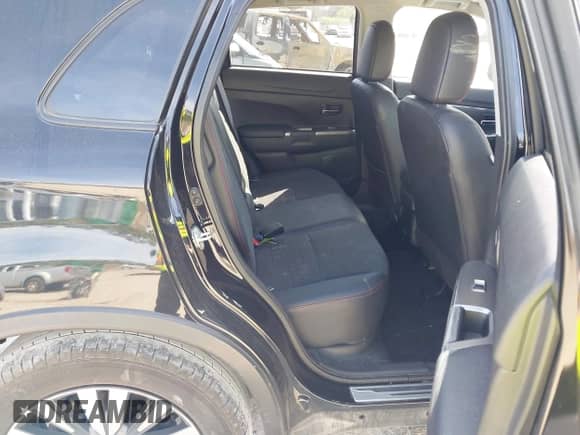 2022 Mitsubishi Outlander SE z VIN JA4APVAU6NU013439, wystawiony jako IAAI lot #41839618 z przebiegiem 35 306 mil mil oraz . Historia ofert i sprzedaży dostępna na DreamBid. Obrazek 8.