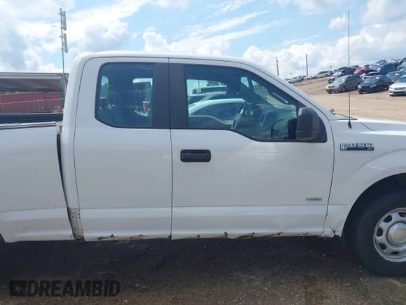 2015 Ford F-150 XL z VIN 1FTEX1CG0FFA13823, wystawiony jako IAAI lot #43047608 z przebiegiem 212 622 mil mil oraz . Historia ofert i sprzedaży dostępna na DreamBid. Obrazek 13.