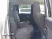 2011 Chevrolet Colorado 1LT z VIN 1GCHTCFEXB8131732, wystawiony jako IAAI lot #42595193 z przebiegiem 129 689 mil mil oraz . Historia ofert i sprzedaży dostępna na DreamBid. Obrazek 8.