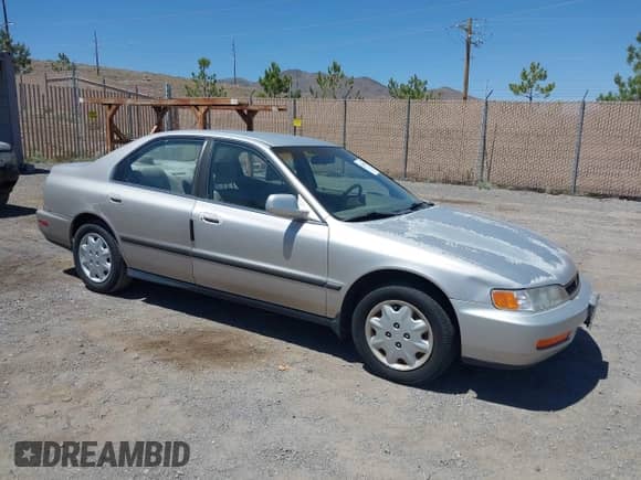 1997 Honda Accord LX с VIN 1HGCD5537VA036725, выставлен на аукционе IAAI как лот 42309612 с пробегом 182 864 миль миль и . История ставок и продаж доступна на DreamBid. Изображение 1.