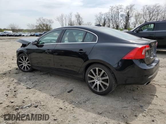 2018 Volvo S60 Inscription Platinum z VIN LYV402TM7JB156553, wystawiony jako Copart lot #53171715 z przebiegiem 67 688 mil mil oraz Szkoda całkowita • Salvage title. Historia ofert i sprzedaży dostępna na DreamBid. Obrazek 2.