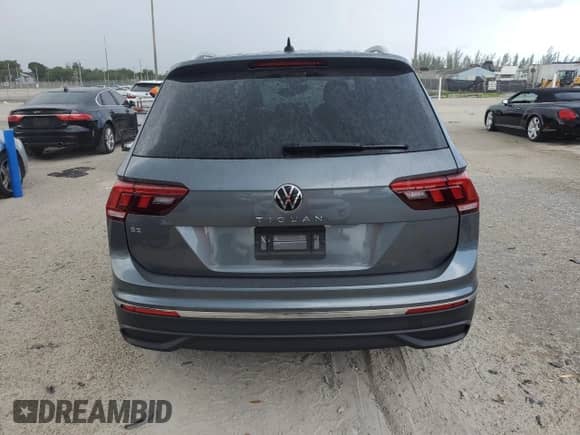 2024 Volkswagen Tiguan SE with VIN 3VVNB7AX8RM140653, listed as a Copart auction lot 70442915 with 5,015 mi miles and Non repairable. Bid and sale history available at DreamBid. Image 6.