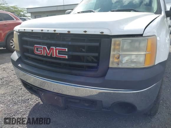 2007 GMC Sierra 1500 Work Truck with VIN 1GTEK19C77Z631448, listed as a IAAI auction lot 42100668 with 272,317 mi miles and . Bid and sale history available at DreamBid. Image 18.