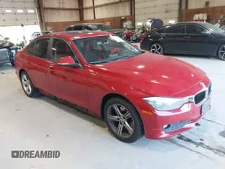 2013 BMW 3 Series 320i xDrive z VIN WBA3C3C58DF983202, wystawiony jako IAAI lot #43128099 z przebiegiem 165 028 mil mil oraz . Historia ofert i sprzedaży dostępna na DreamBid. Obrazek 1.