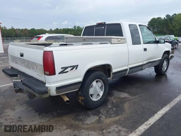 1996 Chevrolet Silverado 1500 with VIN 1GCEK19R8TE251962, listed as a IAAI auction lot 43391675 with 329,983 mi miles and . Bid and sale history available at DreamBid. Image 4.