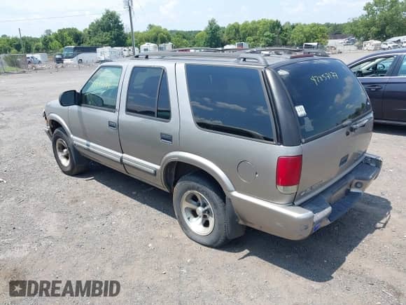 2001 Chevrolet Blazer LT with VIN 1GNCS13W912170500, listed as a IAAI auction lot 42857177 with 270,248 mi miles and . Bid and sale history available at DreamBid. Image 3.
