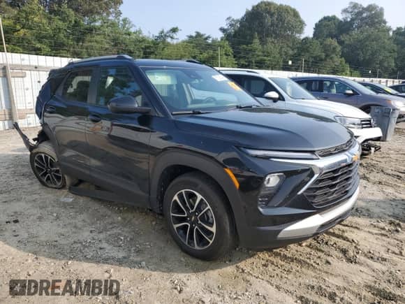 2024 Chevrolet TrailBlazer LT z VIN KL79MRSL5RB153382, wystawiony jako Copart lot #67595045 z przebiegiem 29 320 mil mil oraz Szkoda całkowita • Salvage title. Historia ofert i sprzedaży dostępna na DreamBid. Obrazek 4.