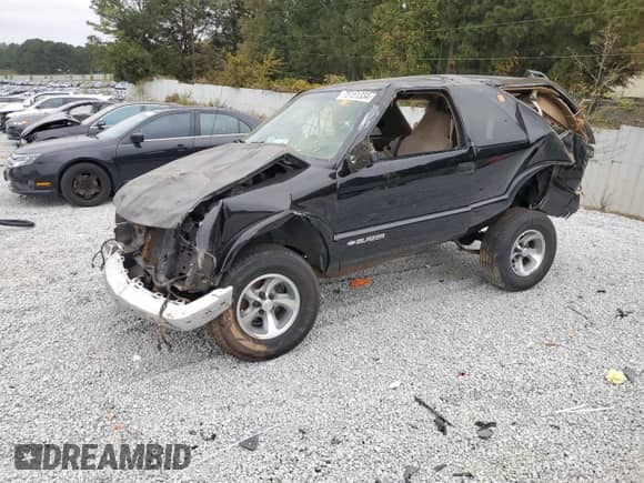 2001 Chevrolet Blazer LS with VIN 1GNCS18W71K103029, listed as a Copart auction lot 46331755 with 120,582 mi miles and Non repairable. Bid and sale history available at DreamBid. Image 1.