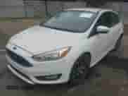 2015 Ford Focus SE z VIN 1FADP3K29FL304891, wystawiony jako IAAI lot #43292974 z przebiegiem 156 129 mil mil oraz . Historia ofert i sprzedaży dostępna na DreamBid. Obrazek 2.