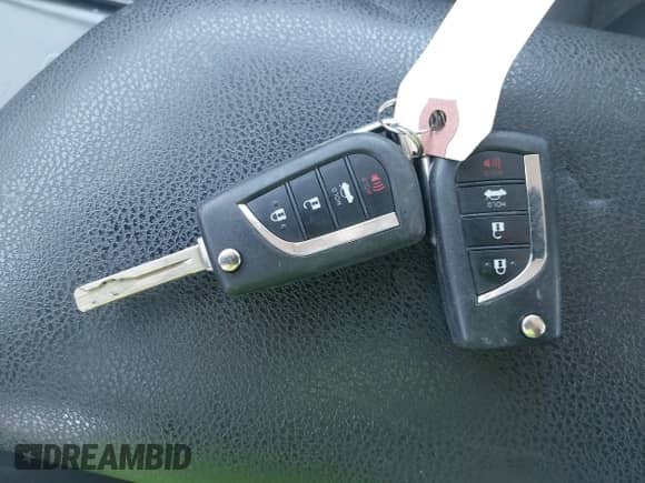 2018 Toyota Camry SE z VIN 4T1B11HK0JU023012, wystawiony jako IAAI lot #43142534 z przebiegiem 122 170 mil mil oraz . Historia ofert i sprzedaży dostępna na DreamBid. Obrazek 11.