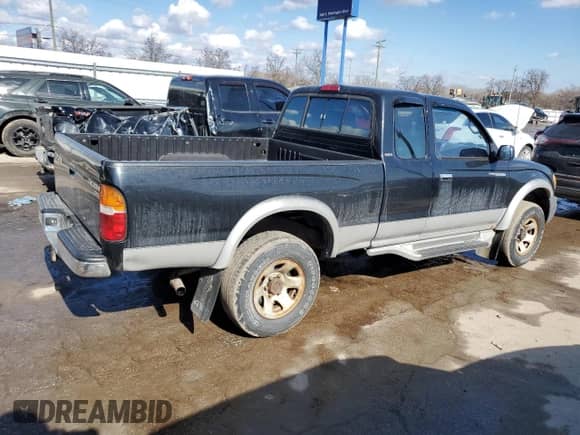 1998 Toyota Tacoma z VIN 4TAWM72N8WZ144489, wystawiony jako Copart lot #46682875 z przebiegiem 238 124 mil mil oraz Czysty tytuł • Clean title. Historia ofert i sprzedaży dostępna na DreamBid. Obrazek 3.