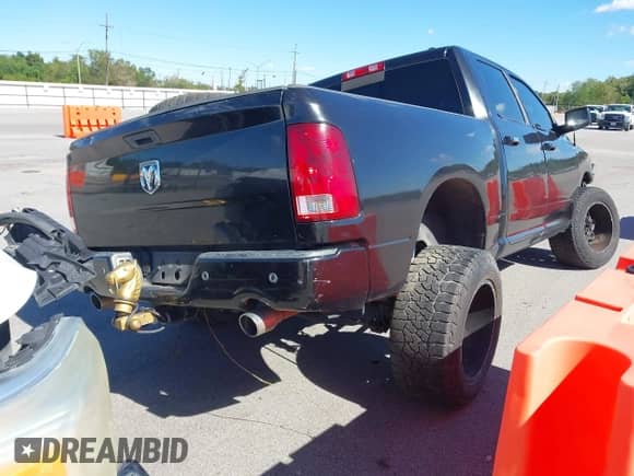 2010 Dodge 1500 ST z VIN 1D7RB1CT4AS164733, wystawiony jako IAAI lot #43581759 z przebiegiem 216 060 mil mil oraz . Historia ofert i sprzedaży dostępna na DreamBid. Obrazek 4.