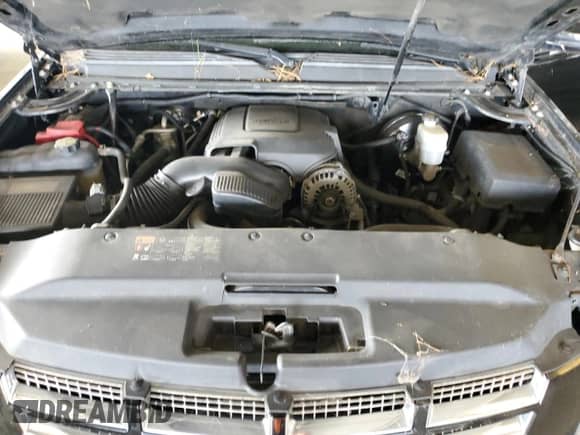 2013 Cadillac Escalade ESV z VIN 1GYS3GEF1DR288015, wystawiony jako Copart lot #63681895 z przebiegiem 219 653 mil mil oraz Czysty tytuł • Clean title. Historia ofert i sprzedaży dostępna na DreamBid. Obrazek 12.