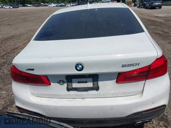 2018 BMW 5 Series 530i xDrive с VIN WBAJA7C50JG907628, выставлен на аукционе IAAI как лот 42646818 с пробегом 100 215 миль миль и . История ставок и продаж доступна на DreamBid. Изображение 16.