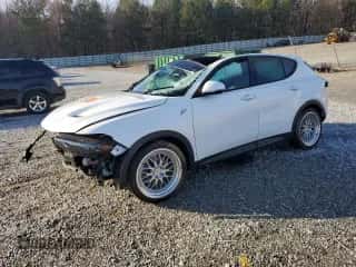 2023 Dodge Hornet GT Plus z VIN ZACNDFBN4P3A06711, wystawiony jako Copart lot #85389914 z przebiegiem 14 219 mil mil oraz Szkoda całkowita • Salvage title. Historia ofert i sprzedaży dostępna na DreamBid. Obrazek 1.