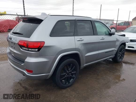 2020 Jeep Grand Cherokee Altitude with VIN 1C4RJEAG2LC392060, listed as a IAAI auction lot 40765662 with 30,505 mi miles and . Bid and sale history available at DreamBid. Image 4.