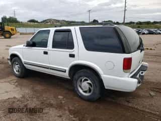 2001 Chevrolet Blazer LT with VIN 1GNDT13W412151483, listed as a Copart auction lot 68487844 with 135,205 mi miles and Salvage title. Bid and sale history available at DreamBid. Image 2.