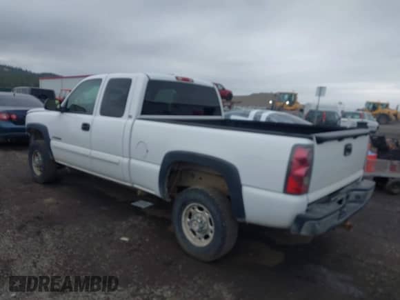 2003 Chevrolet Silverado 2500HD LT z VIN 1GCHK29U23E116984, wystawiony jako IAAI lot #43217859 z przebiegiem 265 239 mil mil oraz . Historia ofert i sprzedaży dostępna na DreamBid. Obrazek 3.