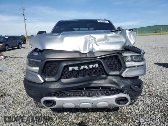 2020 Ram 1500 Rebel z VIN 1C6SRFLT7LN199084, wystawiony jako Copart lot #64990655 z przebiegiem 143 021 mil mil oraz Nie do naprawy • Non repairable. Historia ofert i sprzedaży dostępna na DreamBid. Obrazek 5.