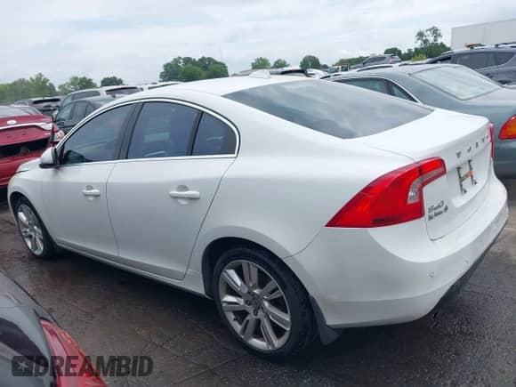2013 Volvo S60 T6 R-Design Platinum с VIN YV1902FH5D2174408, выставлен на аукционе IAAI как лот 42684724 с пробегом 94 451 миль миль и . История ставок и продаж доступна на DreamBid. Изображение 14.