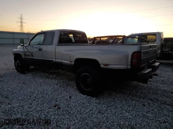 2000 Dodge 3500 с VIN 1B7MC33W5YJ150623, выставлен на аукционе Copart как лот 79188684 с пробегом 243 752 миль миль и На запчасти • Non repairable. История ставок и продаж доступна на DreamBid. Изображение 2.