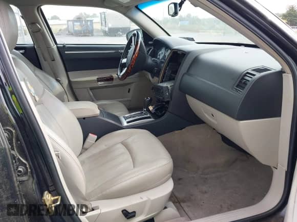 2006 Chrysler 300 C with VIN 2C3KK63H46H263690, listed as a IAAI auction lot 43401520 with 156,740 mi miles and . Bid and sale history available at DreamBid. Image 5.