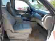 2008 Chevrolet Tahoe LTZ z VIN 1GNFC13068J210571, wystawiony jako IAAI lot #42556290 z przebiegiem 126 123 mil mil oraz . Historia ofert i sprzedaży dostępna na DreamBid. Obrazek 5.