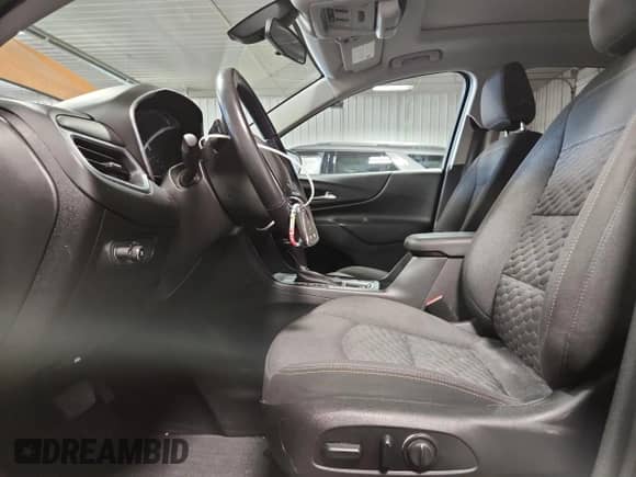 2018 Chevrolet Equinox LT z VIN 2GNAXSEV5J6127648, wystawiony jako Copart lot #87206715 z przebiegiem 106 625 mil mil oraz Nie do naprawy • Non repairable. Historia ofert i sprzedaży dostępna na DreamBid. Obrazek 7.