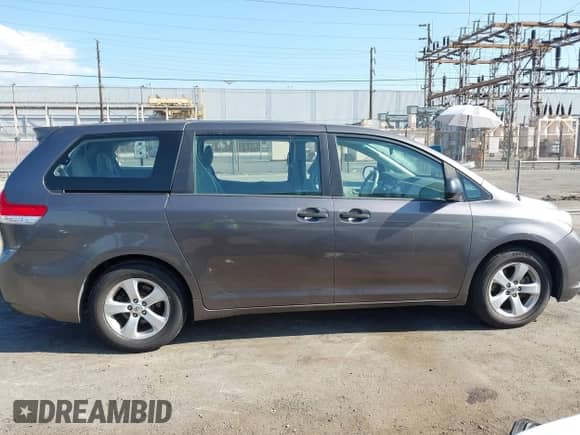 2012 Toyota Sienna with VIN 5TDZK3DC2CS271781, listed as a IAAI auction lot 43138219 with 203,854 mi miles and . Bid and sale history available at DreamBid. Image 13.