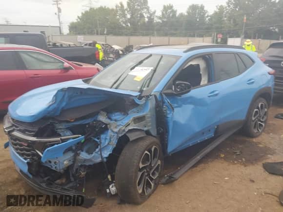 2024 Chevrolet Trax 2RS с VIN KL77LJE24RC133598, выставлен на аукционе IAAI как лот 43042992 с пробегом Не указан миль и . История ставок и продаж доступна на DreamBid. Изображение 2.
