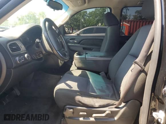 2010 Chevrolet Suburban LS с VIN 1GNUKHE30AR129387, выставлен на аукционе Copart как лот 60620475 с пробегом 141 626 миль миль и Списание • Salvage title. История ставок и продаж доступна на DreamBid. Изображение 7.