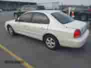 2000 Hyundai Sonata z VIN KMHWF25S3YA327184, wystawiony jako IAAI lot #41771540 z przebiegiem 84 783 mil mil oraz . Historia ofert i sprzedaży dostępna na DreamBid. Obrazek 3.