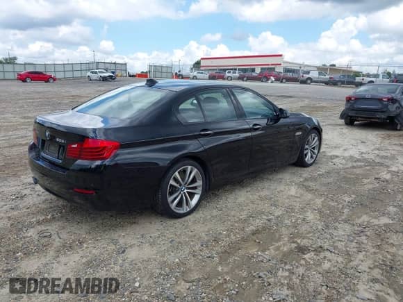 2016 BMW 5 Series 528i xDrive с VIN WBA5A7C51GG644530, выставлен на аукционе IAAI как лот 42750299 с пробегом 131 224 миль миль и . История ставок и продаж доступна на DreamBid. Изображение 4.