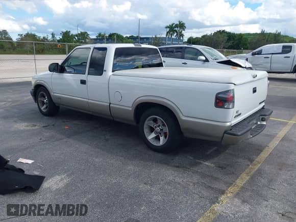 1999 Chevrolet S-10 LS с VIN 1GCCS1946X8118794, выставлен на аукционе IAAI как лот 43277317 с пробегом 149 824 миль миль и . История ставок и продаж доступна на DreamBid. Изображение 3.