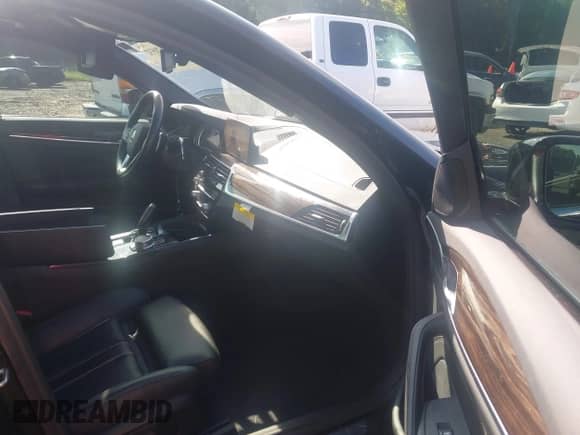 2019 BMW 5 Series 530i с VIN WBAJA5C53KBX46825, выставлен на аукционе IAAI как лот 42670532 с пробегом 65 190 миль миль и . История ставок и продаж доступна на DreamBid. Изображение 5.