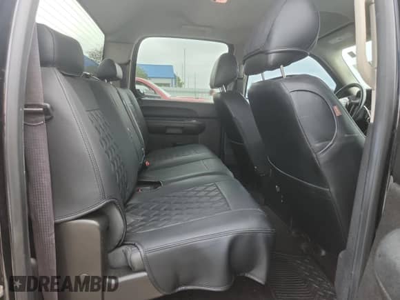 2013 GMC Sierra 1500 SLE z VIN 3GTP2VE76DG289690, wystawiony jako Copart lot #66324915 z przebiegiem 155 445 mil mil oraz Czysty tytuł • Clean title. Historia ofert i sprzedaży dostępna na DreamBid. Obrazek 10.