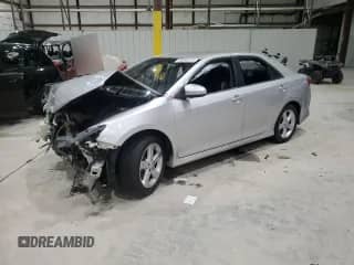 2014 Toyota Camry SE z VIN 4T1BF1FK4EU394507, wystawiony jako Copart lot #85092235 z przebiegiem Nie podano mil oraz Nie do naprawy • Non repairable. Historia ofert i sprzedaży dostępna na DreamBid. Obrazek 1.