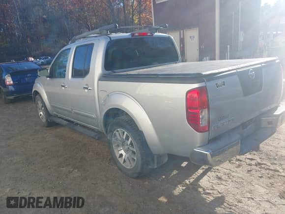 2011 Nissan Frontier Pro-4X z VIN 1N6AD0EV2BC439874, wystawiony jako IAAI lot #43563718 z przebiegiem 186 790 mil mil oraz . Historia ofert i sprzedaży dostępna na DreamBid. Obrazek 3.