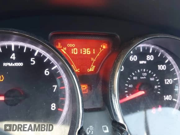 2014 Nissan Note SV z VIN 3N1CE2CP2EL379602, wystawiony jako IAAI lot #43354025 z przebiegiem 101 361 mil mil oraz . Historia ofert i sprzedaży dostępna na DreamBid. Obrazek 7.