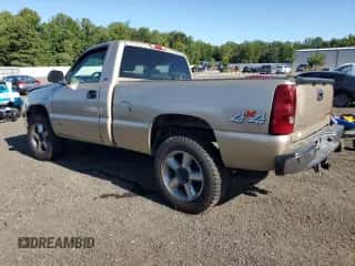 2005 Chevrolet Silverado 1500 LS z VIN 1GCEK14V15Z318515, wystawiony jako Copart lot #69565925 z przebiegiem 82 300 mil mil oraz Szkoda całkowita • Salvage title. Historia ofert i sprzedaży dostępna na DreamBid. Obrazek 2.