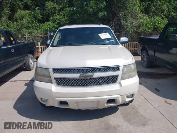 2011 Chevrolet Suburban LTZ с VIN 1GNSCKE09BR201504, выставлен на аукционе IAAI как лот 42703687 с пробегом 223 838 миль миль и . История ставок и продаж доступна на DreamBid. Изображение 12.