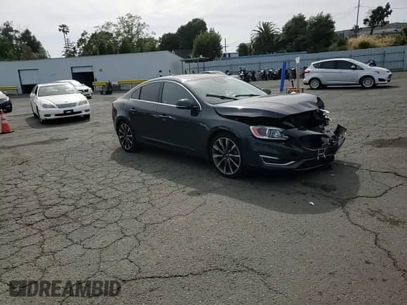2015 Volvo S60 T5 Drive-E Platinum с VIN YV140MFM3F2335862, выставлен на аукционе Copart как лот 57490365 с пробегом Не указан миль и Списание • Salvage title. История ставок и продаж доступна на DreamBid. Изображение 13.