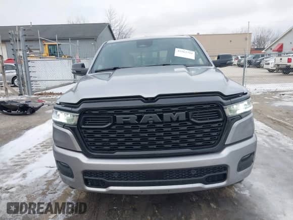 2025 Ram 1500 Lone Star z VIN 1C6RRFFG1SN537641, wystawiony jako IAAI lot #41563794 z przebiegiem 11 488 mil mil oraz . Historia ofert i sprzedaży dostępna na DreamBid. Obrazek 13.