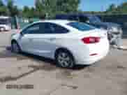 2018 Chevrolet Cruze LS z VIN 1G1BC5SM0J7149720, wystawiony jako IAAI lot #43212990 z przebiegiem 93 038 mil mil oraz . Historia ofert i sprzedaży dostępna na DreamBid. Obrazek 3.