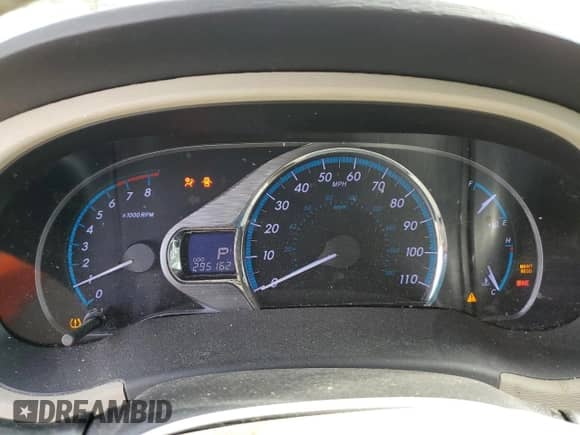 2012 Toyota Sienna XLE with VIN 5TDDK3DC7CS037517, listed as a Copart auction lot 86639205 with 295,162 mi miles and Salvage title. Bid and sale history available at DreamBid. Image 9.