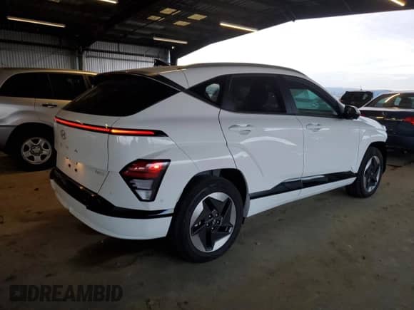 2024 Hyundai Kona Limited z VIN KM8HE3A61RU014578, wystawiony jako Copart lot #85930944 z przebiegiem 1 796 mil mil oraz Szkoda całkowita • Salvage title. Historia ofert i sprzedaży dostępna na DreamBid. Obrazek 3.