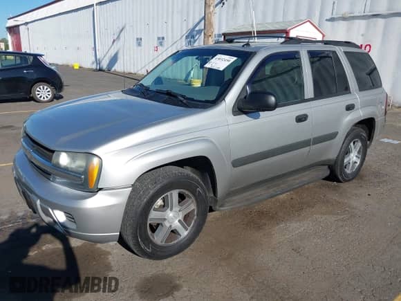 2005 Chevrolet TrailBlazer LS с VIN 1GNDT13S052147904, выставлен на аукционе IAAI как лот 43032450 с пробегом 212 170 миль миль и . История ставок и продаж доступна на DreamBid. Изображение 2.